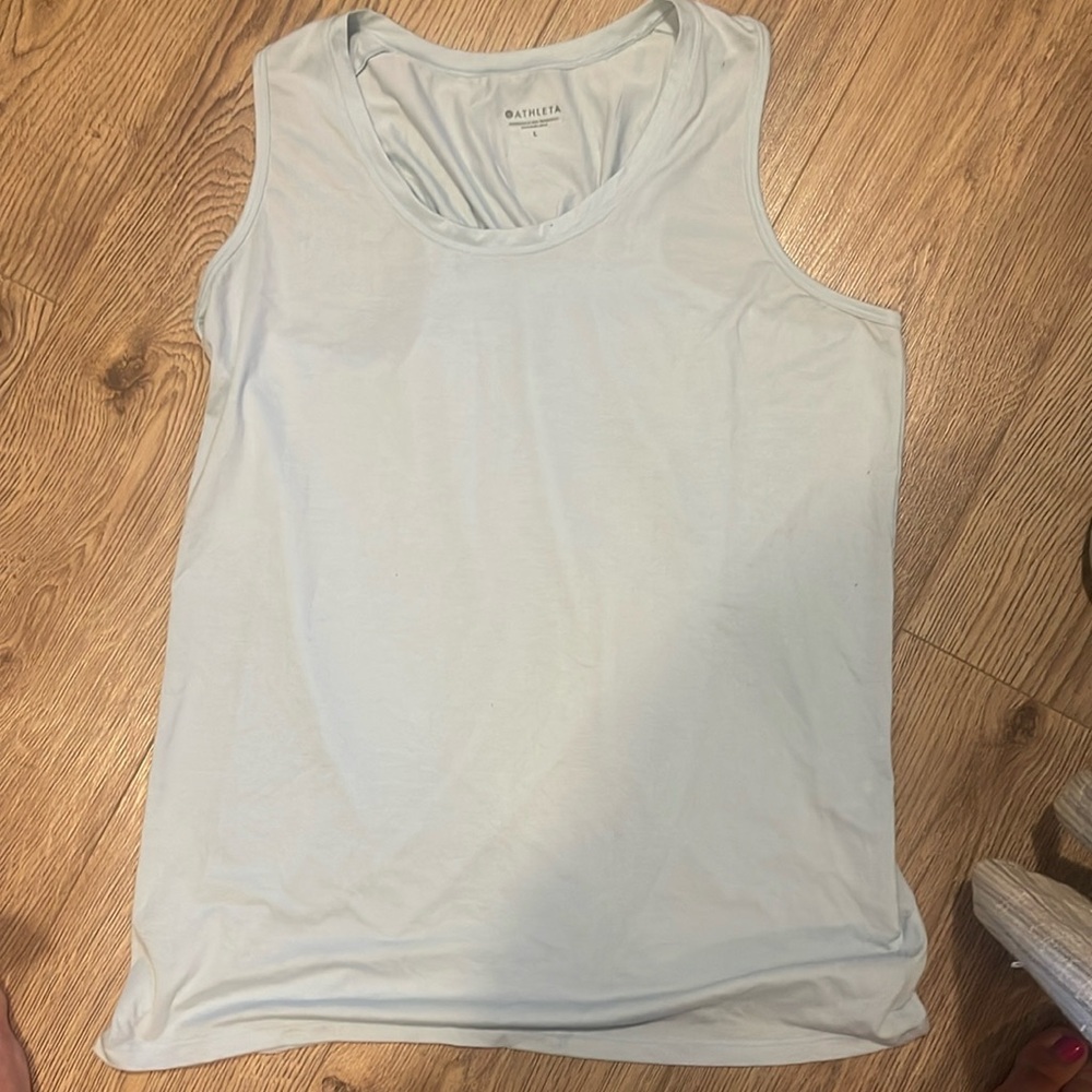 Super cute loose fitting Athleta tank!